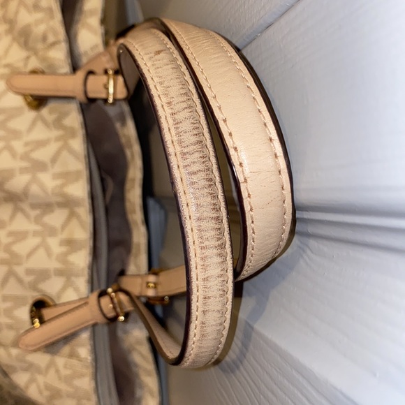 Michael Kors Jet Set Signature Tote Bag - Picture 6 of 8